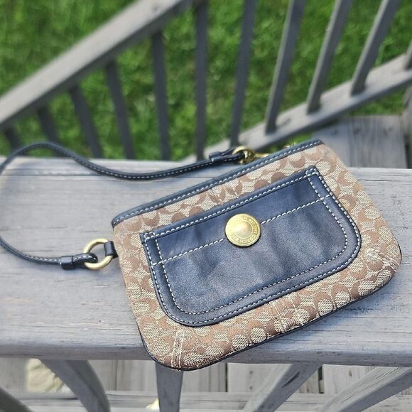 Vintage Coach Navy Leather & Jacquard Signature Wristlet - Picture 1 of 9